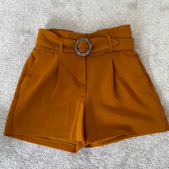 Belted short - Picture 1 of 2
